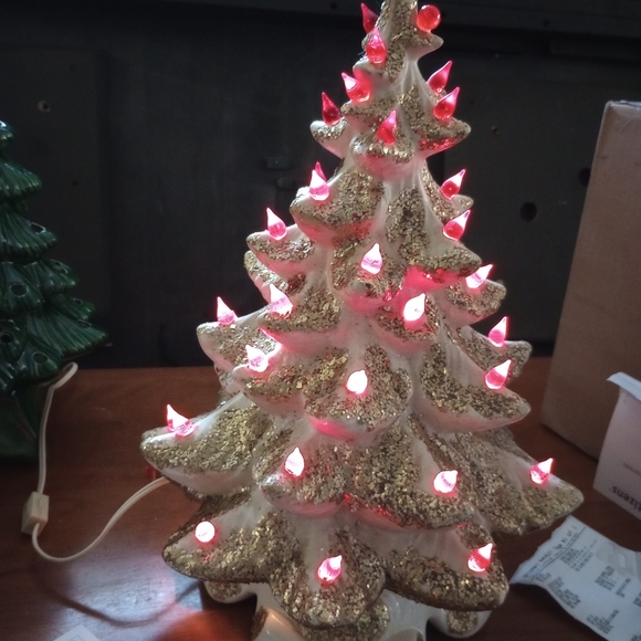 Vintage ceramic Christmas tree Atlantic mold white with gold glitter red bulbs - Picture 1 of 7